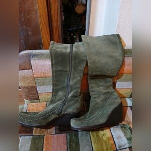Stylish Aerosole Green Suede Women's Boots 7 1/2